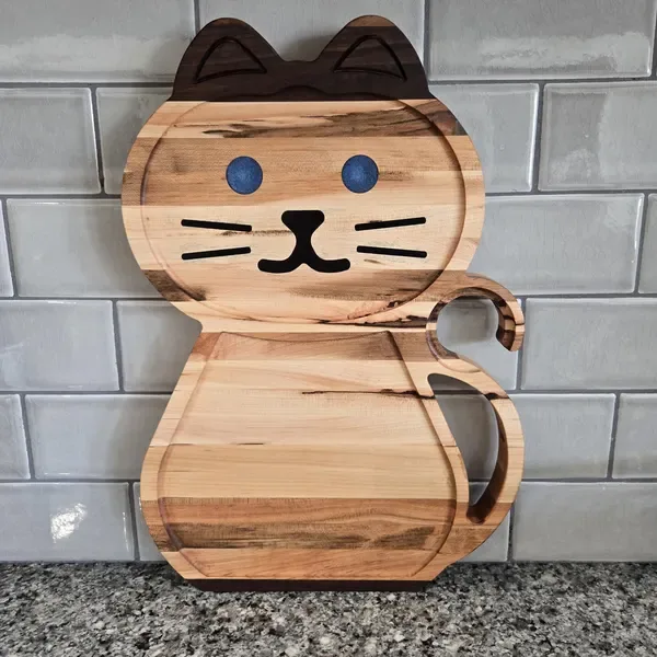 Cat-shaped wooden cutting and charcuterie board